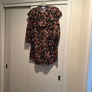 Ruffle collar floral cotton dress with pockets and shirt tail cute hem. Xl